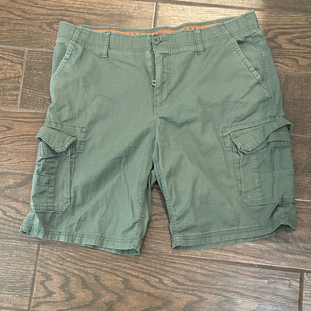 Urban Pipeline Men's Cargo Shorts in Forest Green